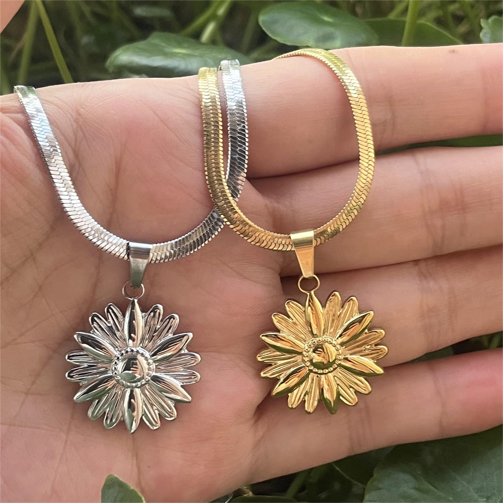 Wholesale Stainless Steel Real Gold Small Daisy Pendant Necklace